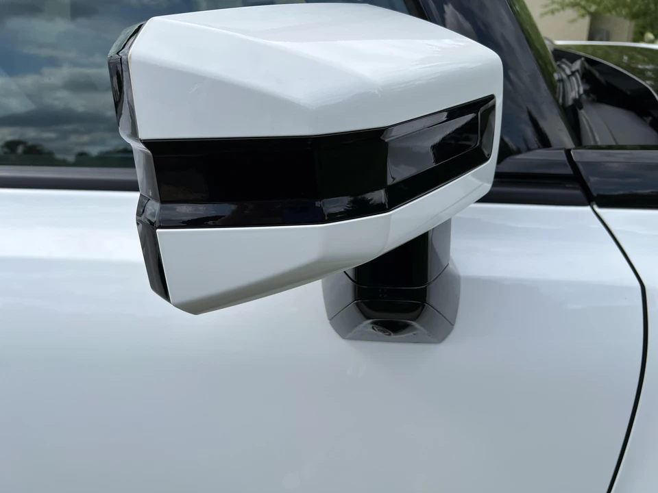 2022 GMC Hummer EV - Image 26 of 28