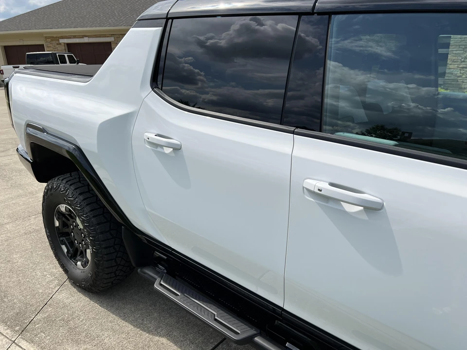2022 GMC Hummer EV - Image 24 of 28