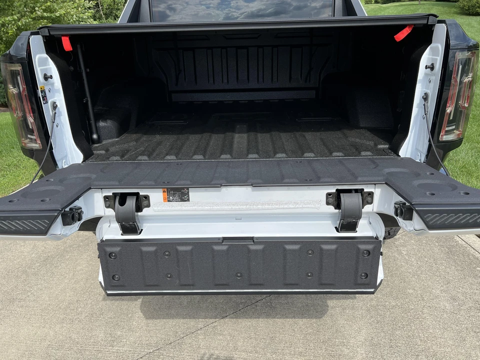 2022 GMC Hummer EV - Image 21 of 28
