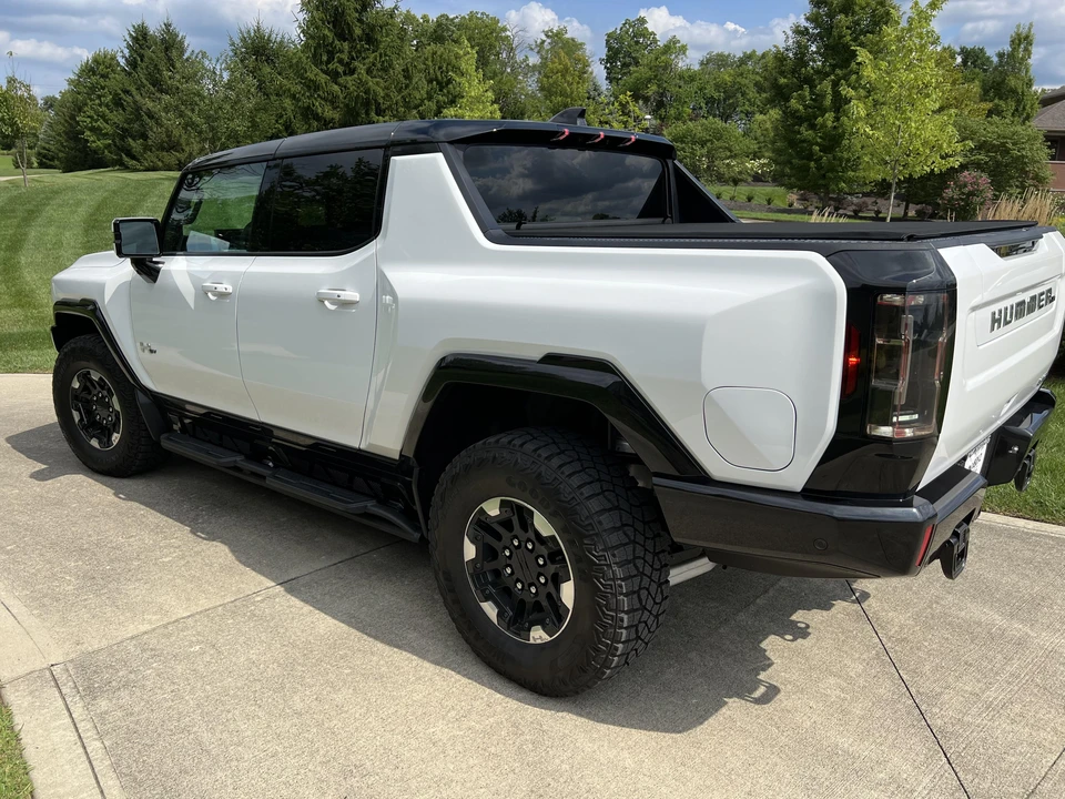 2022 GMC Hummer EV - Image 10 of 28