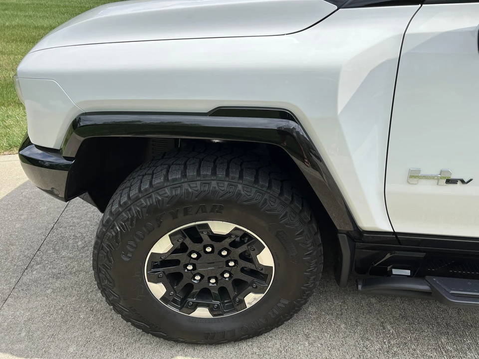 2022 GMC Hummer EV - Image 28 of 28