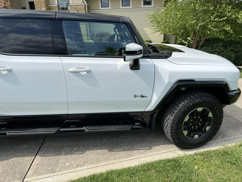 2022 GMC Hummer EV - Image 25 of 28