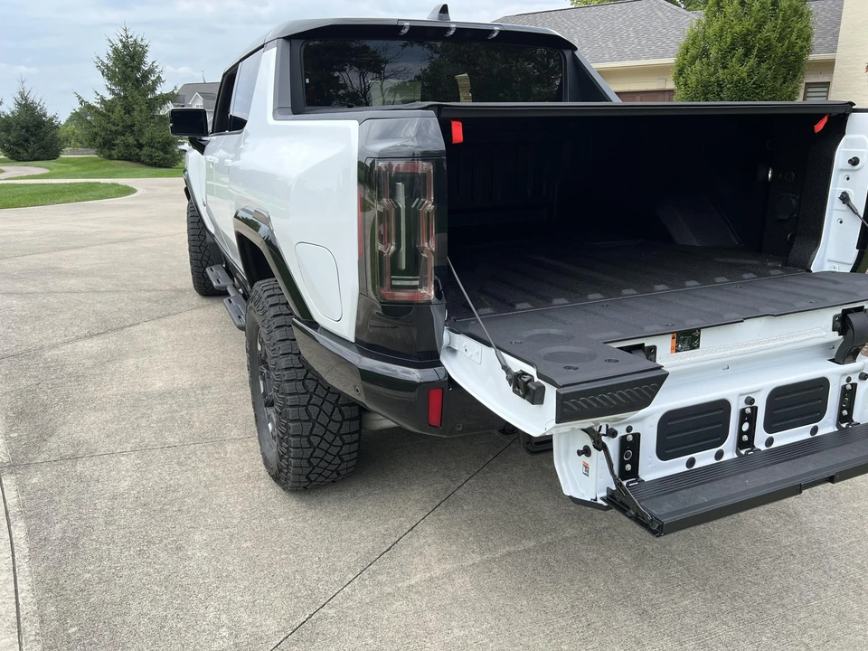 2022 GMC Hummer EV - Image 20 of 28