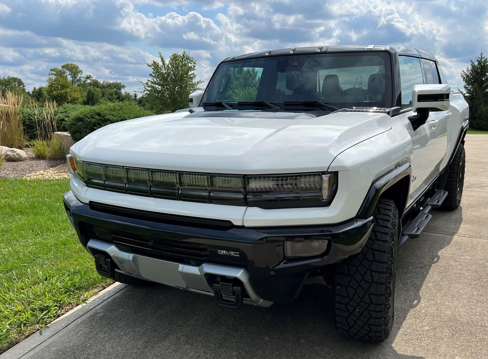 2022 GMC Hummer EV - Image 9 of 28