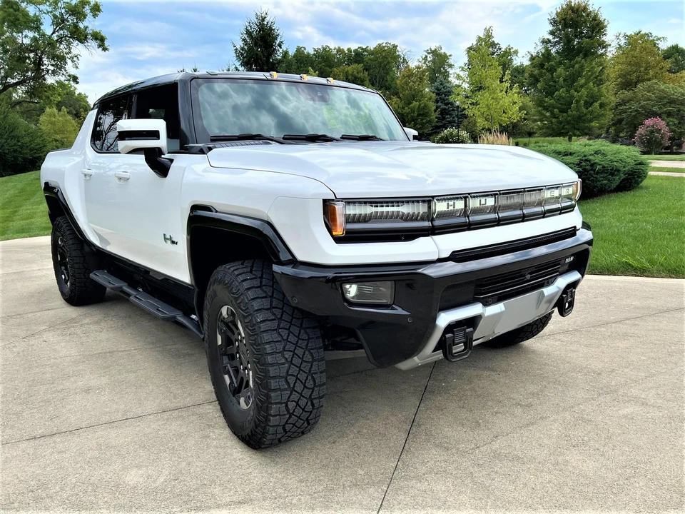2022 GMC Hummer EV - Image 15 of 28