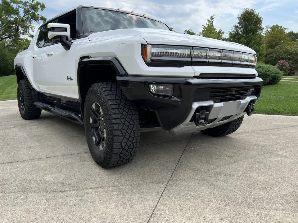2022 GMC Hummer EV - Image 14 of 28
