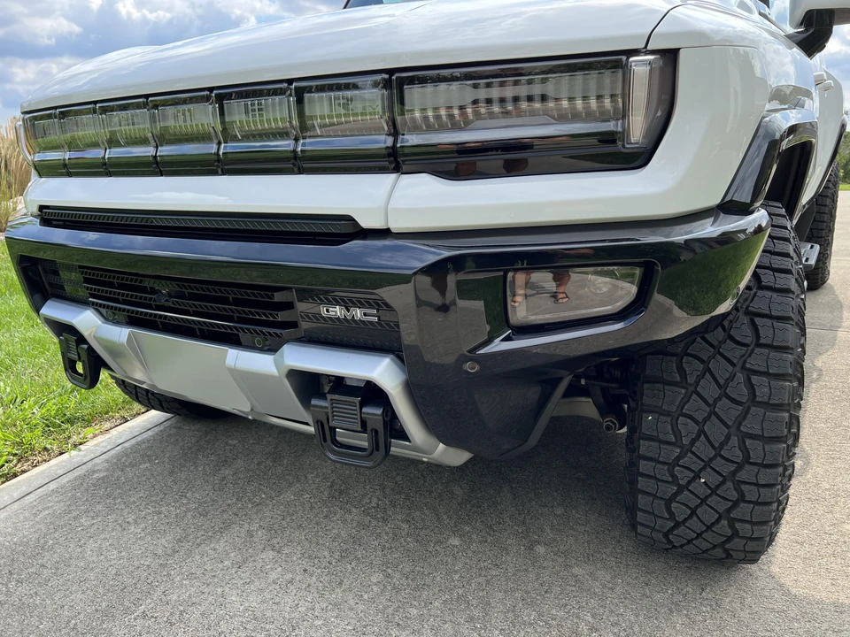 2022 GMC Hummer EV - Image 17 of 28