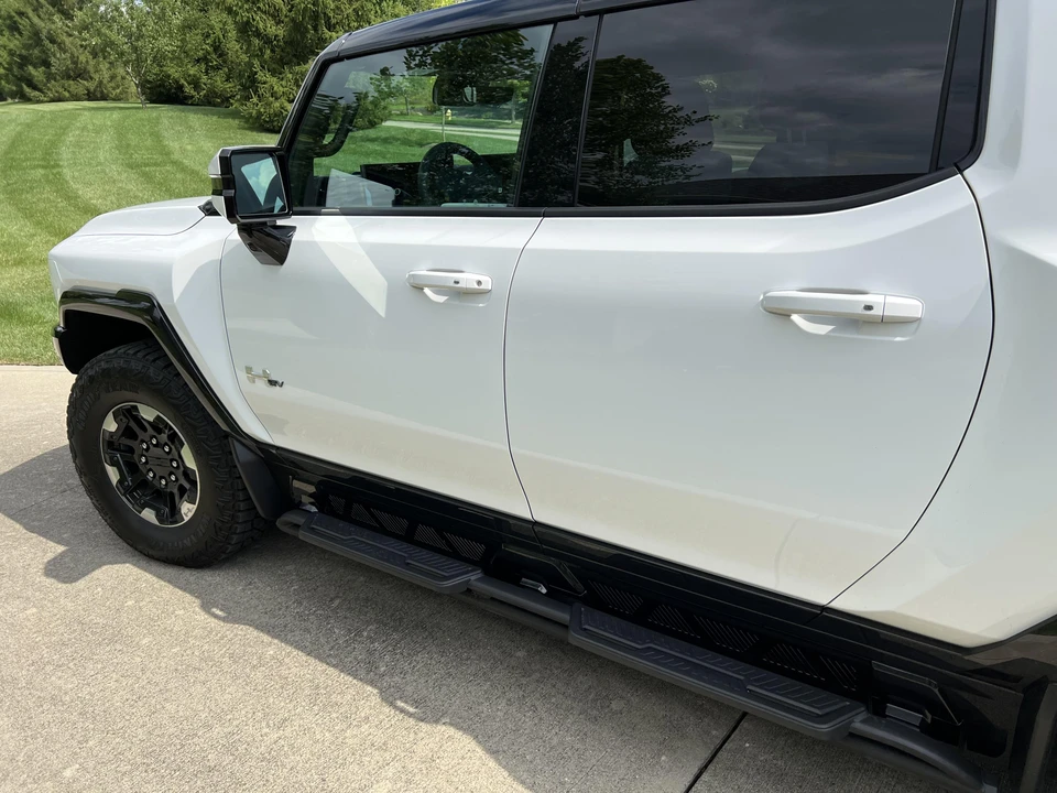 2022 GMC Hummer EV - Image 19 of 28