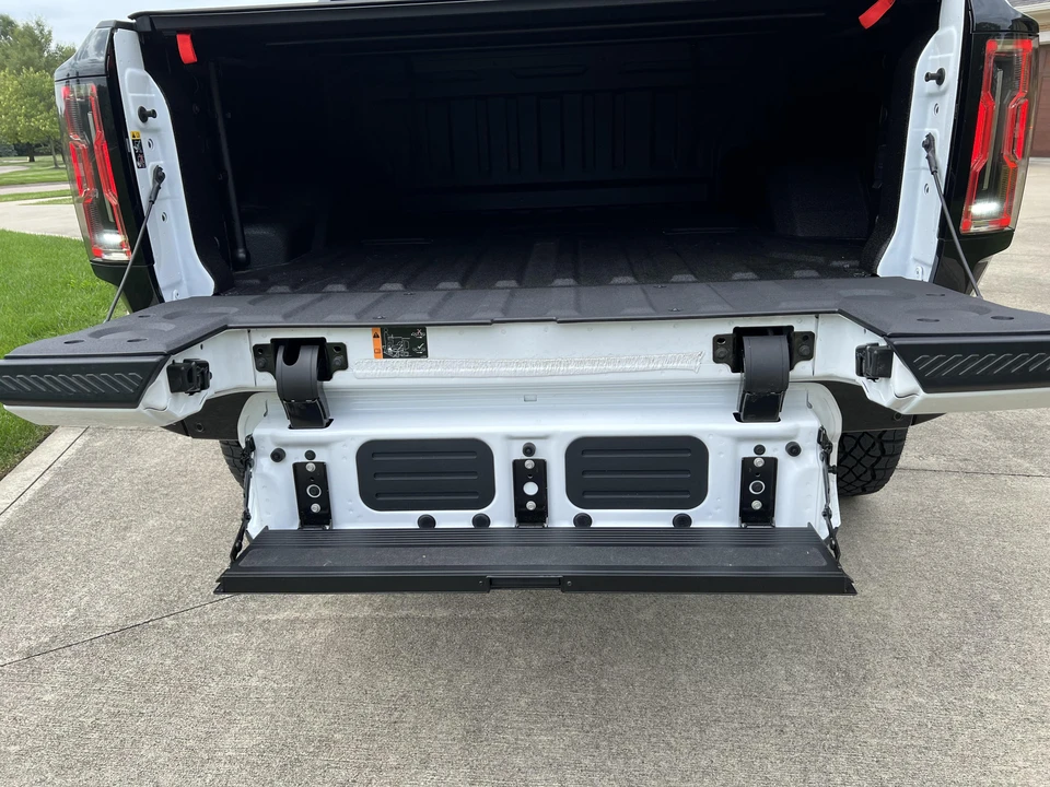 2022 GMC Hummer EV - Image 22 of 28