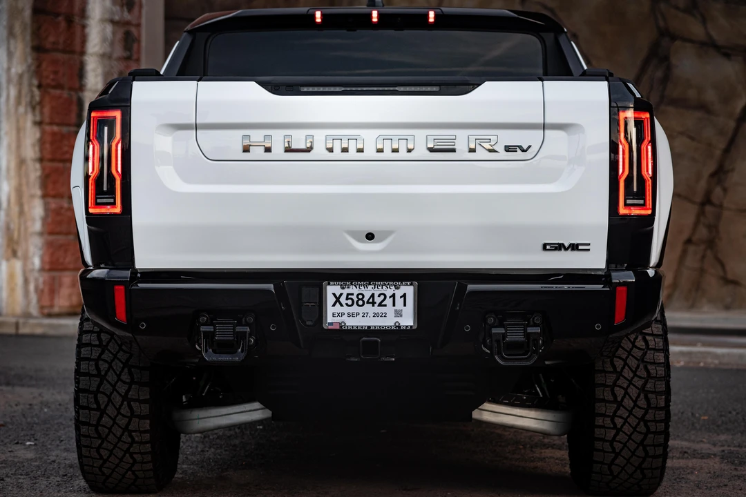 2022 GMC Hummer EV - Image 5 of 31