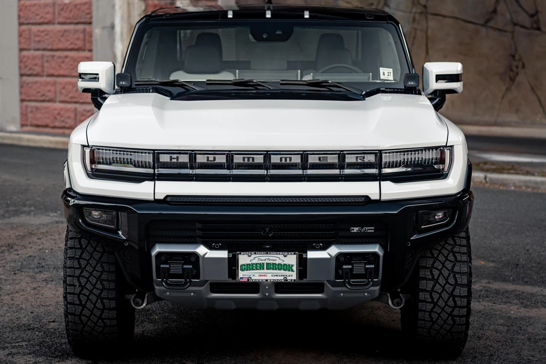 2022 GMC Hummer EV - Image 2 of 31