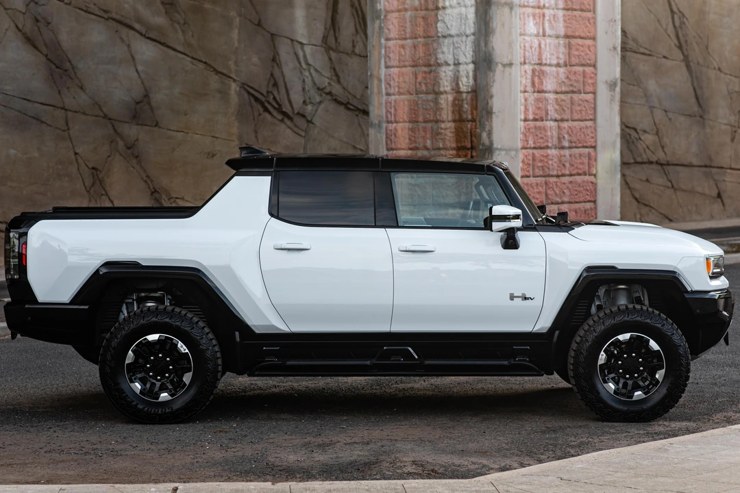 2022 GMC Hummer EV - Image 3 of 31