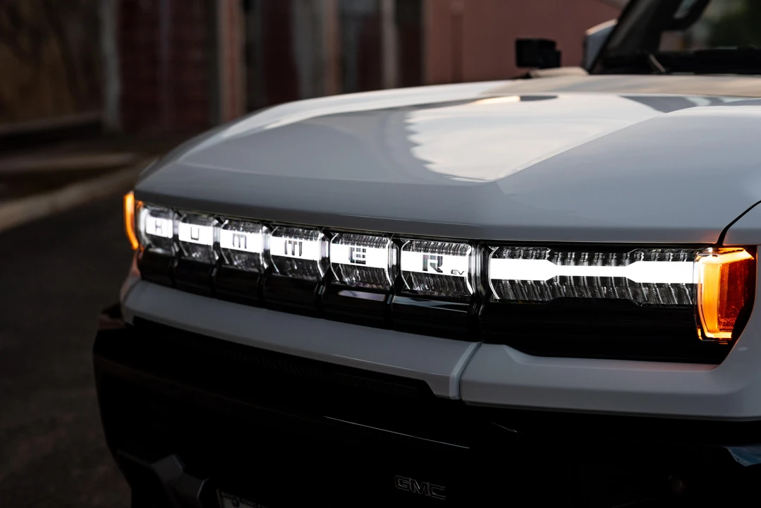 2022 GMC Hummer EV - Image 14 of 31