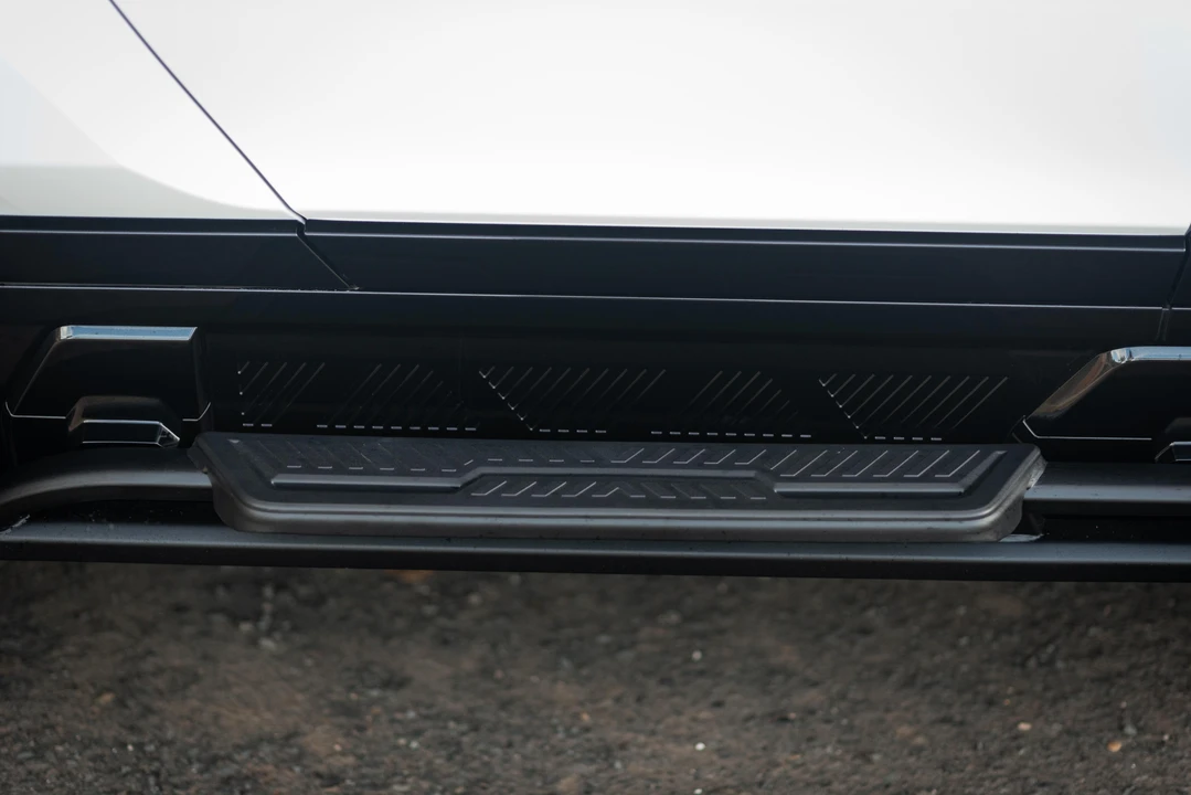 2022 GMC Hummer EV - Image 18 of 31