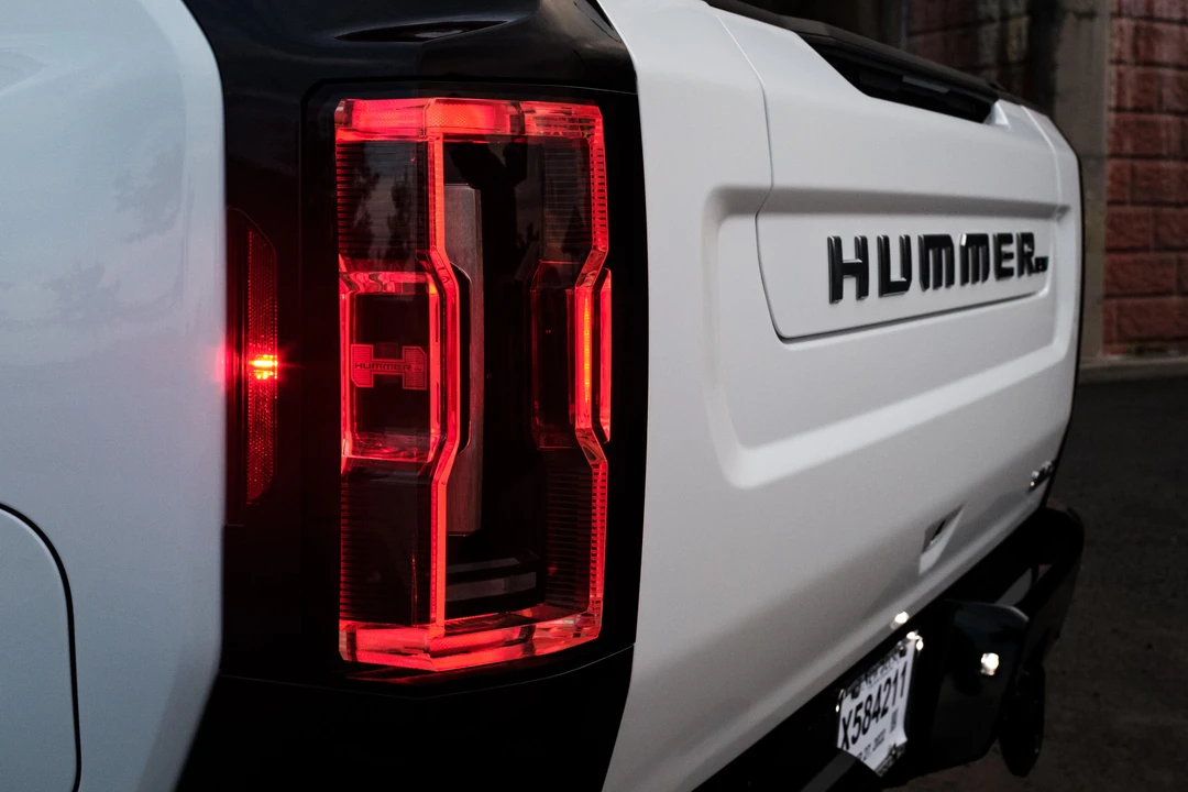 2022 GMC Hummer EV - Image 24 of 31