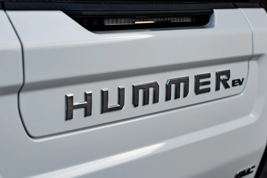 2022 GMC Hummer EV - Image 28 of 31