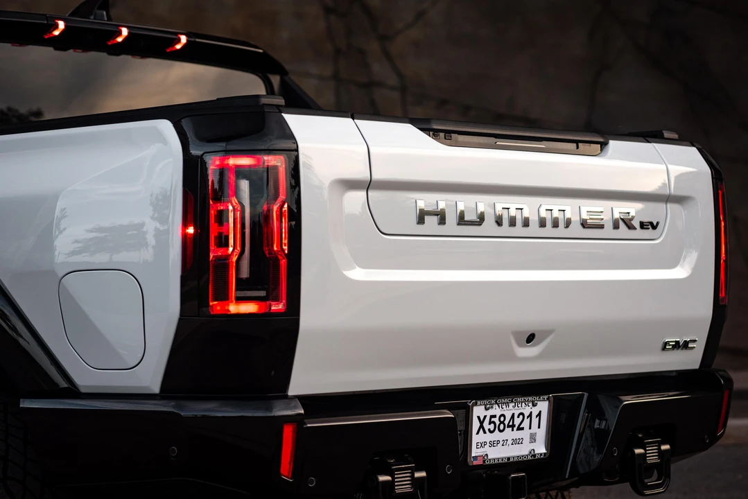 2022 GMC Hummer EV - Image 27 of 31