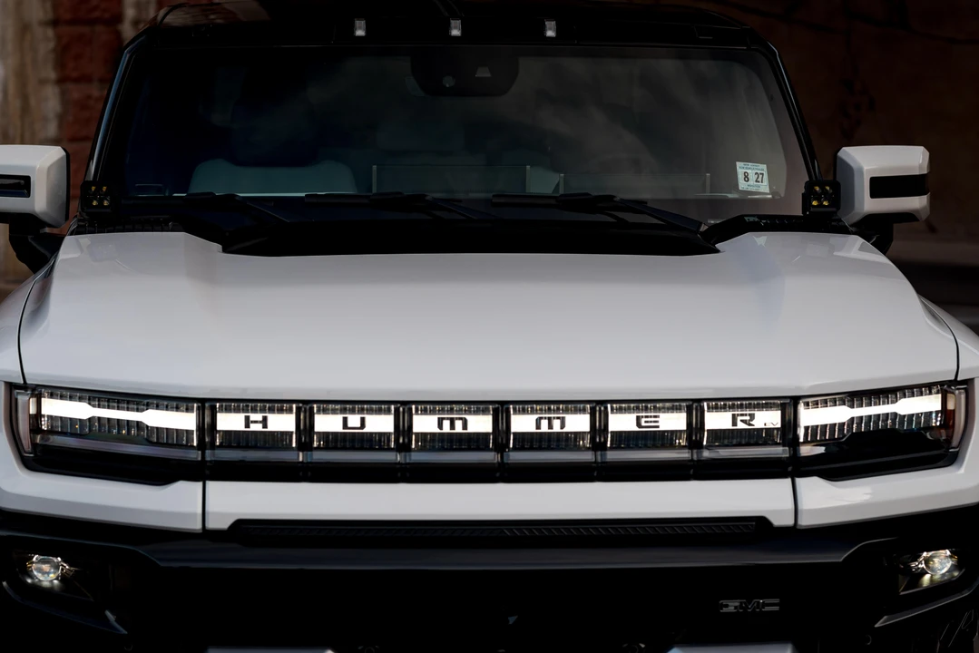 2022 GMC Hummer EV - Image 11 of 31