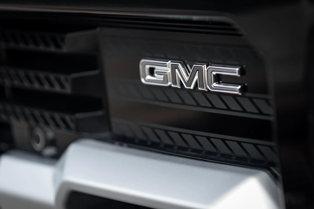 2022 GMC Hummer EV - Image 13 of 31