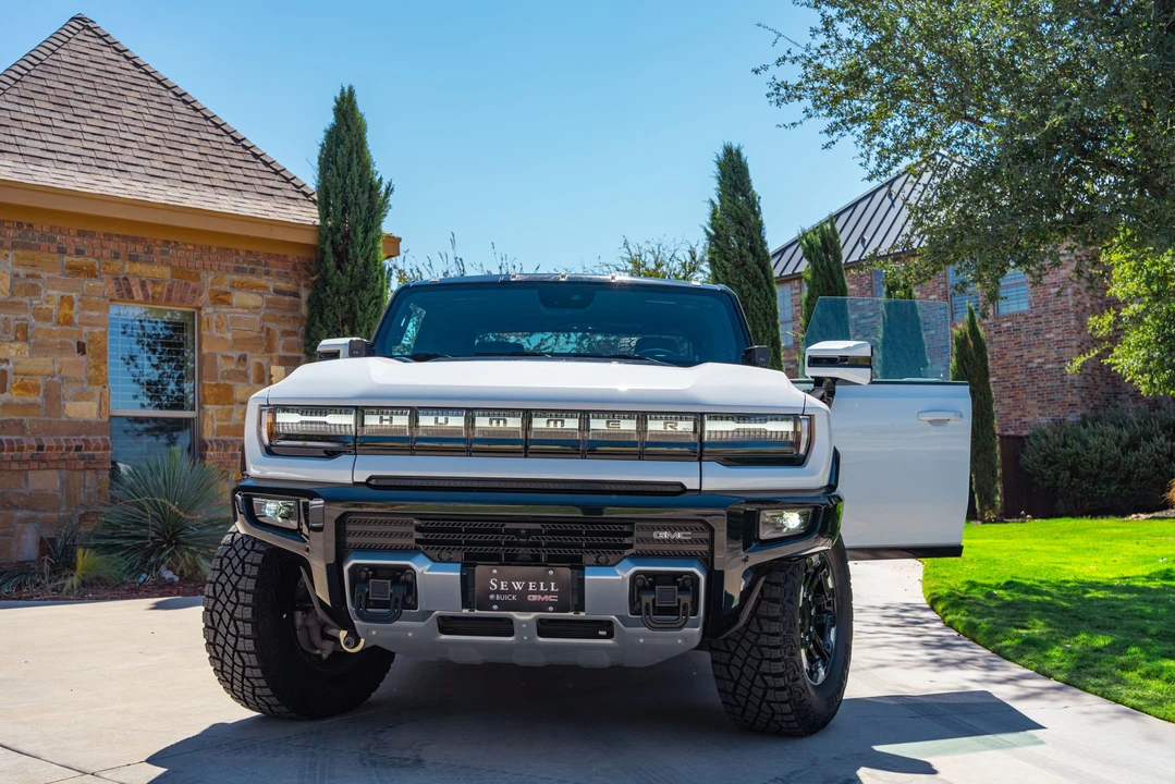 2022 GMC Hummer EV - Image 27 of 31