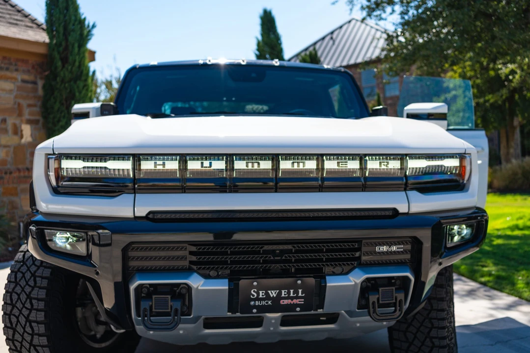 2022 GMC Hummer EV - Image 23 of 31