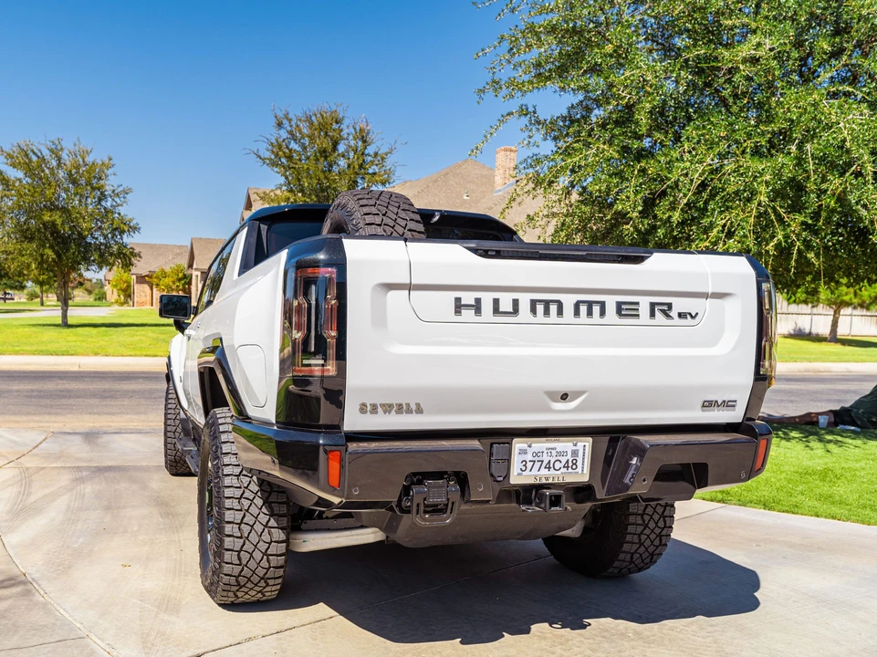 2022 GMC Hummer EV - Image 13 of 31