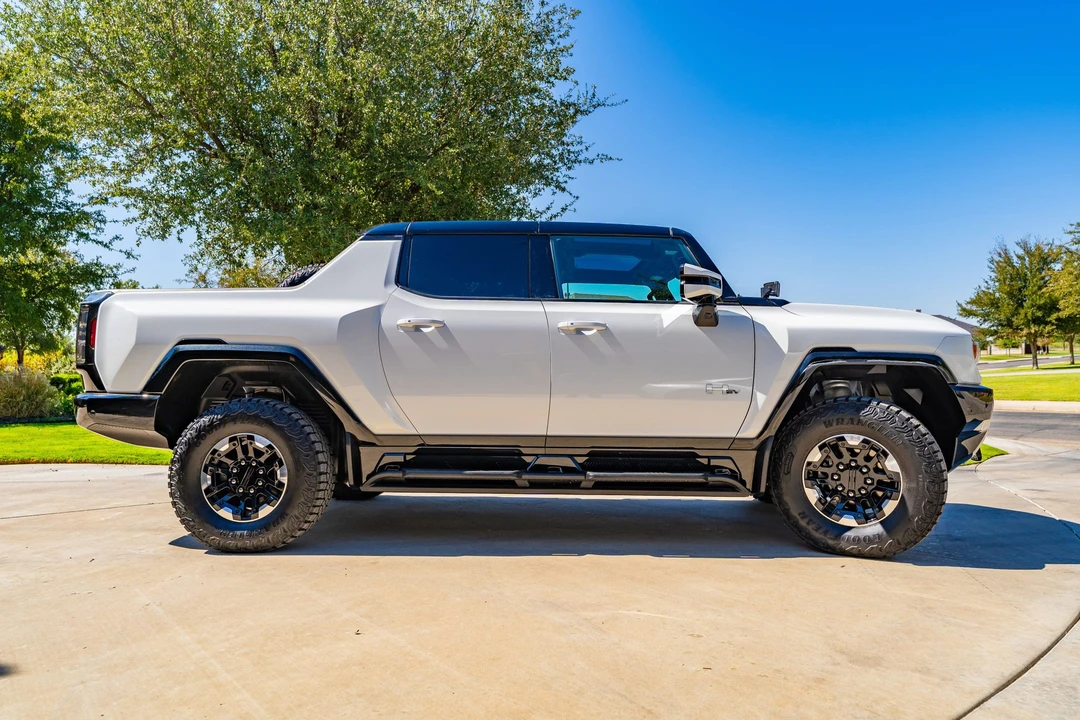 2022 GMC Hummer EV - Image 18 of 31