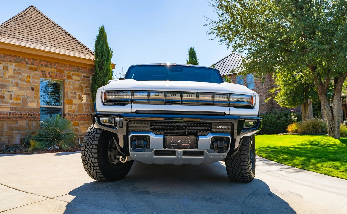 2022 GMC Hummer EV - Image 21 of 31