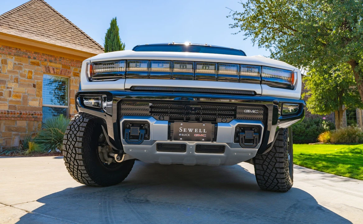 2022 GMC Hummer EV - Image 22 of 31
