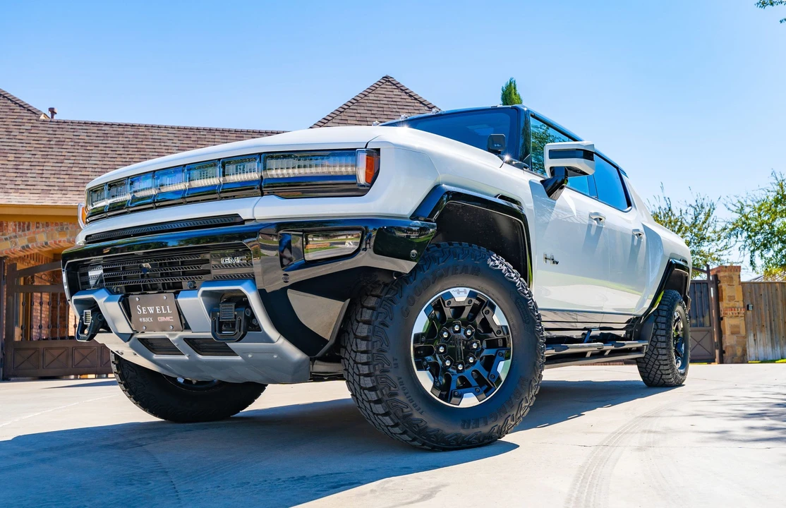 2022 GMC Hummer EV - Image 7 of 31
