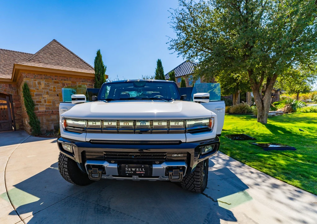 2022 GMC Hummer EV - Image 28 of 31