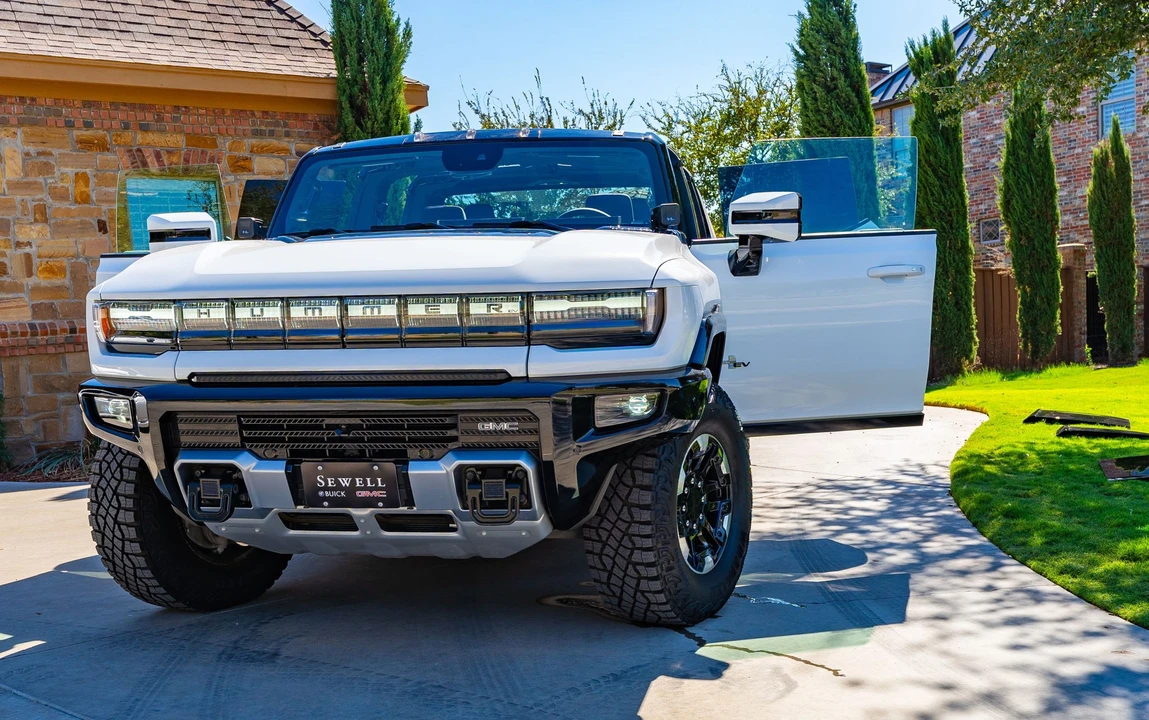 2022 GMC Hummer EV - Image 30 of 31