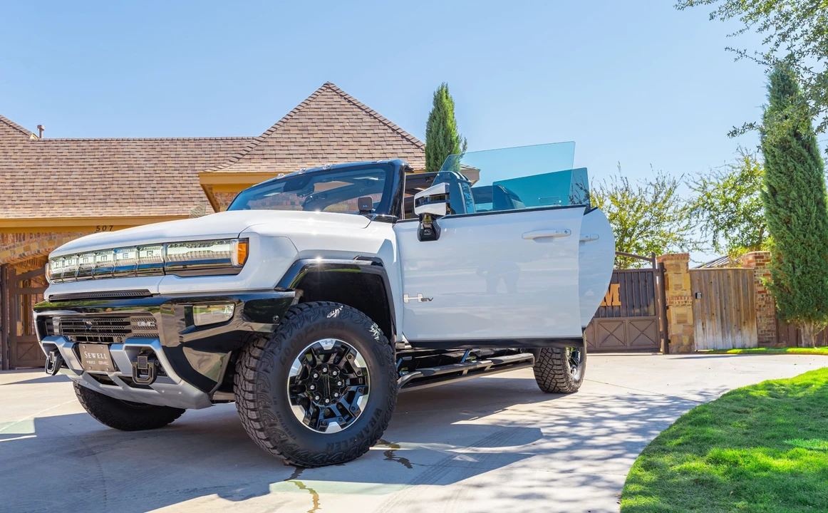 2022 GMC Hummer EV - Image 31 of 31