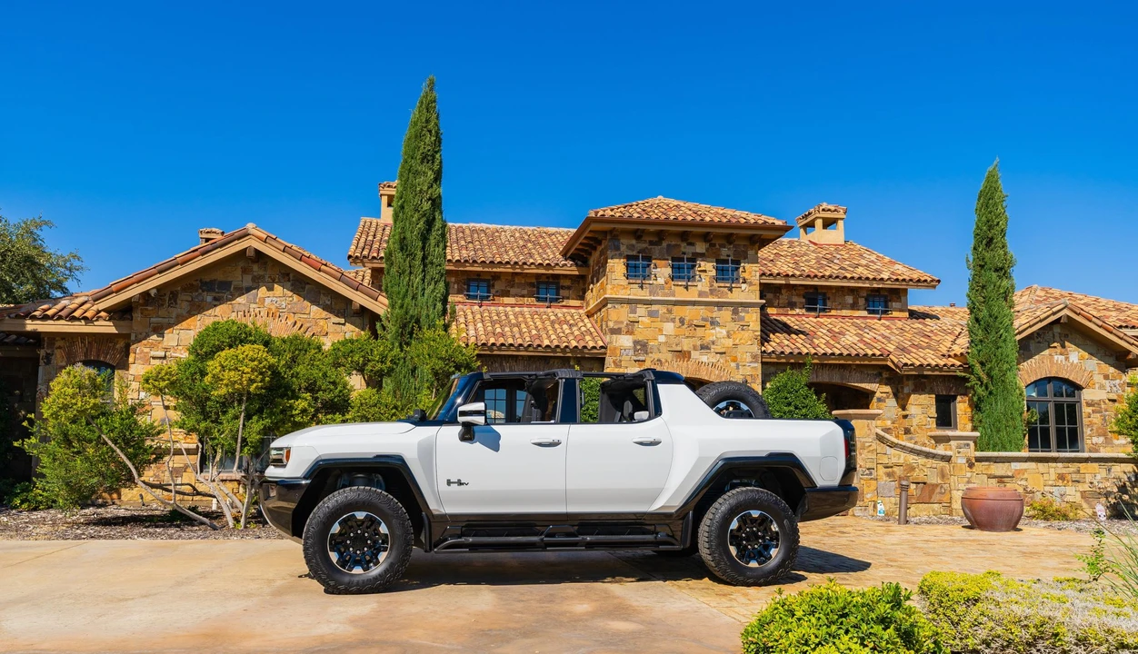 2022 GMC Hummer EV - Image 5 of 31