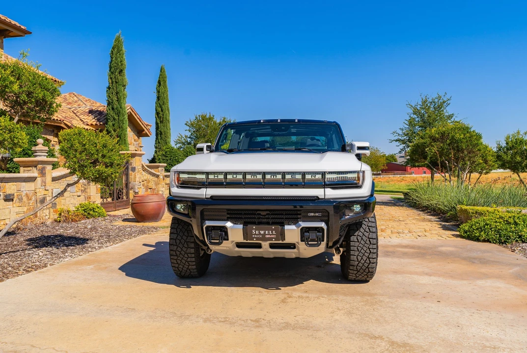 2022 GMC Hummer EV - Image 2 of 31