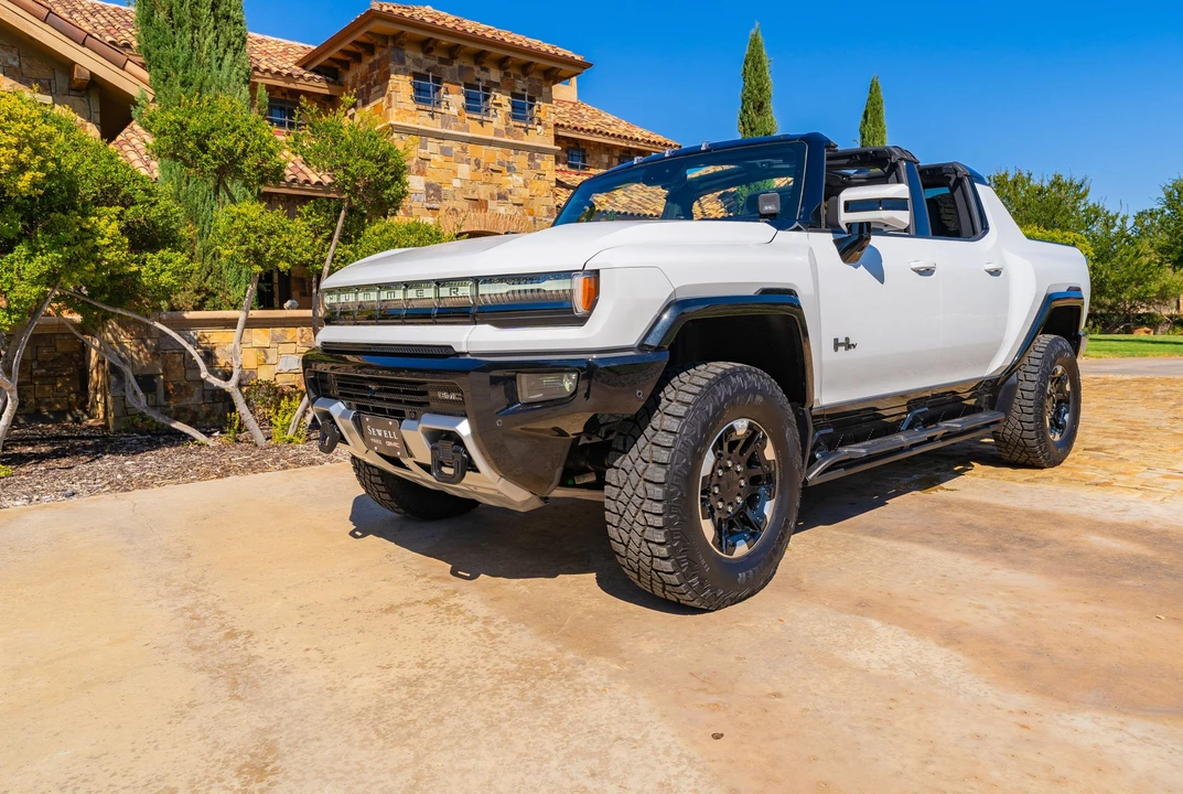 2022 GMC Hummer EV - Image 4 of 31