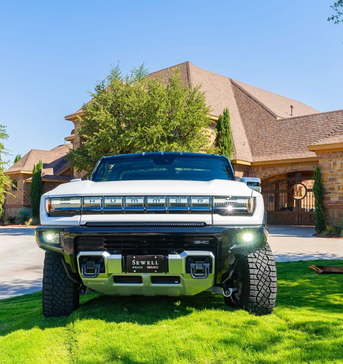 2022 GMC Hummer EV - Image 24 of 31