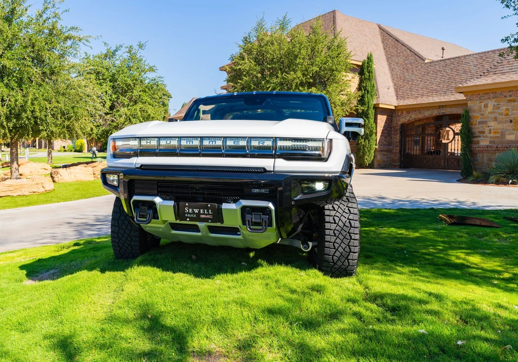 2022 GMC Hummer EV - Image 25 of 31