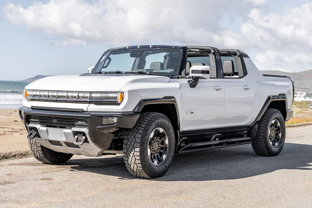 2022 GMC Hummer EV - Image 9 of 31