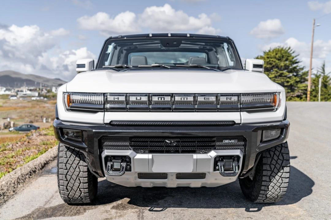 2022 GMC Hummer EV - Image 8 of 31