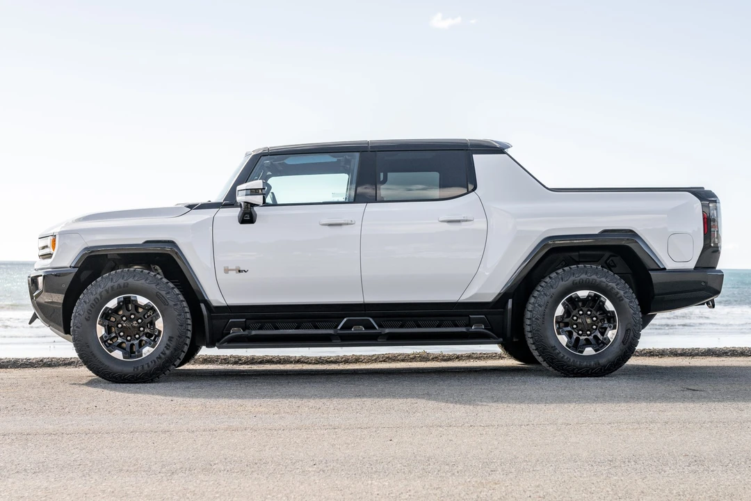 2022 GMC Hummer EV - Image 3 of 31