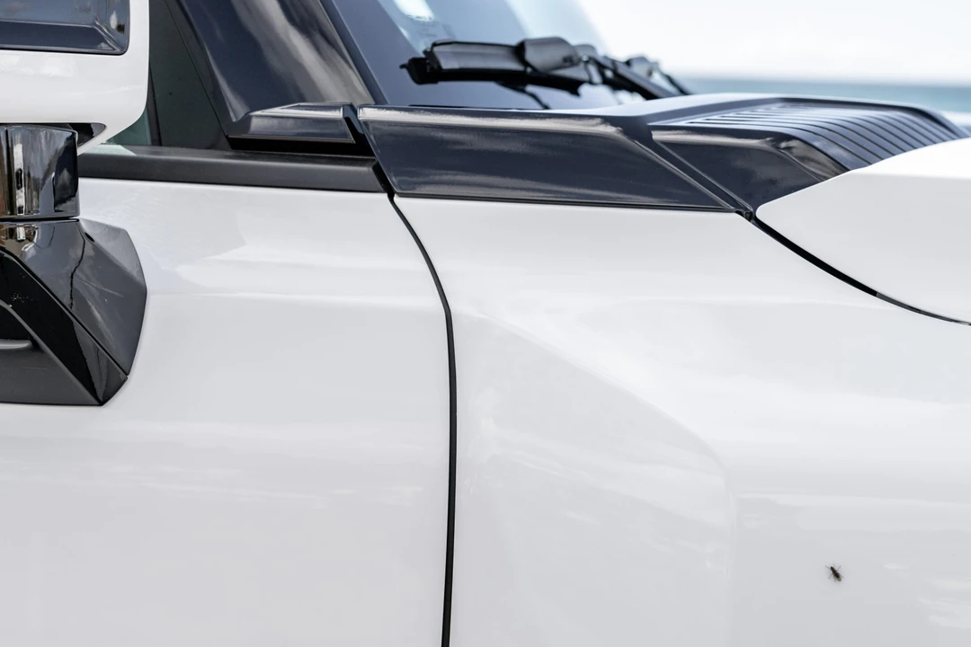 2022 GMC Hummer EV - Image 21 of 31