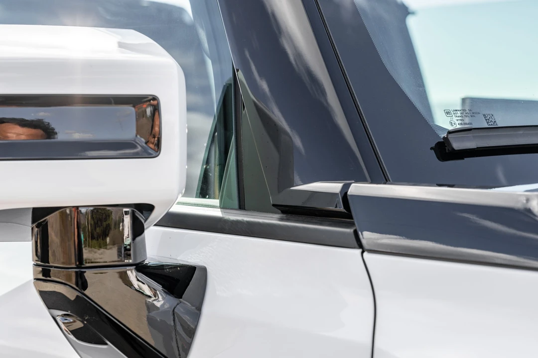 2022 GMC Hummer EV - Image 22 of 31