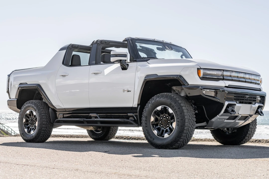2022 GMC Hummer EV - Image 16 of 31