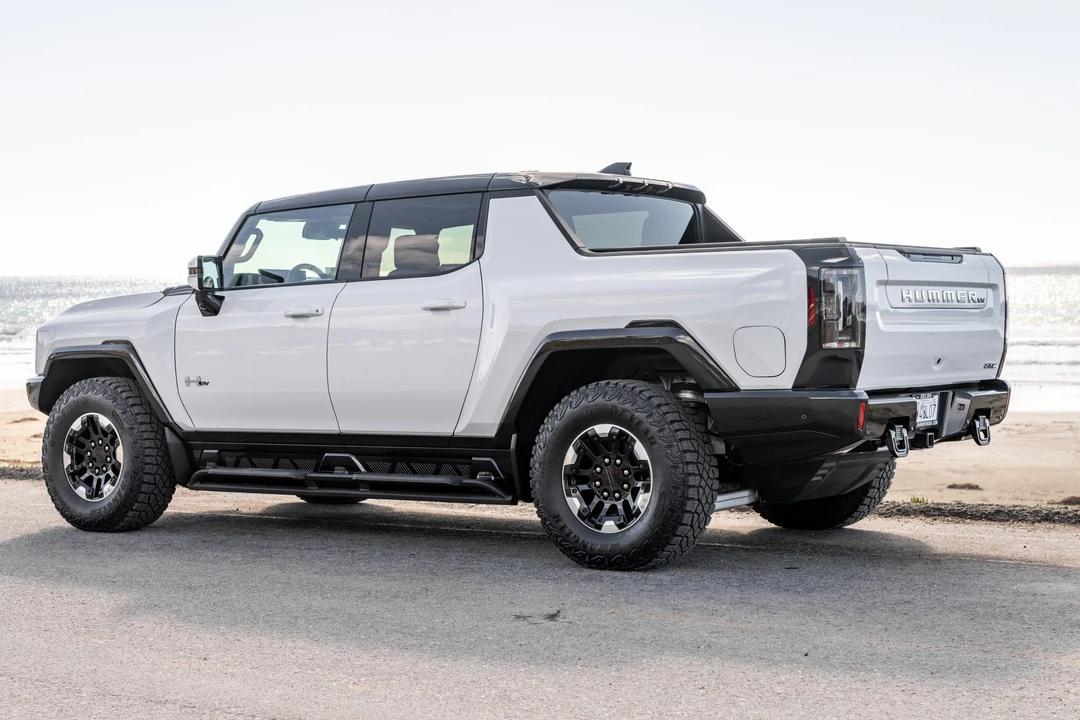 2022 GMC Hummer EV - Image 4 of 31