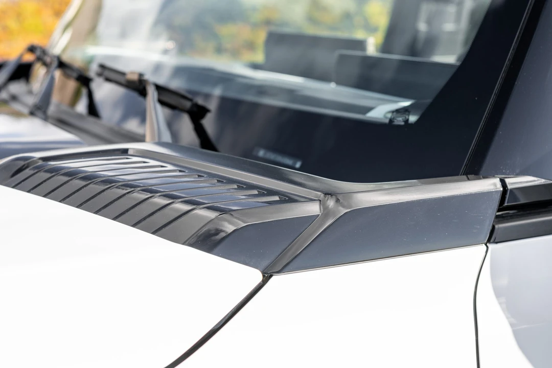 2022 GMC Hummer EV - Image 25 of 31