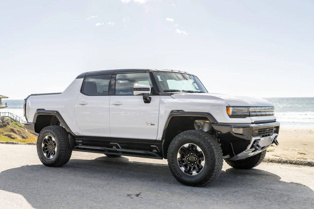 2022 GMC Hummer EV - Image 7 of 31