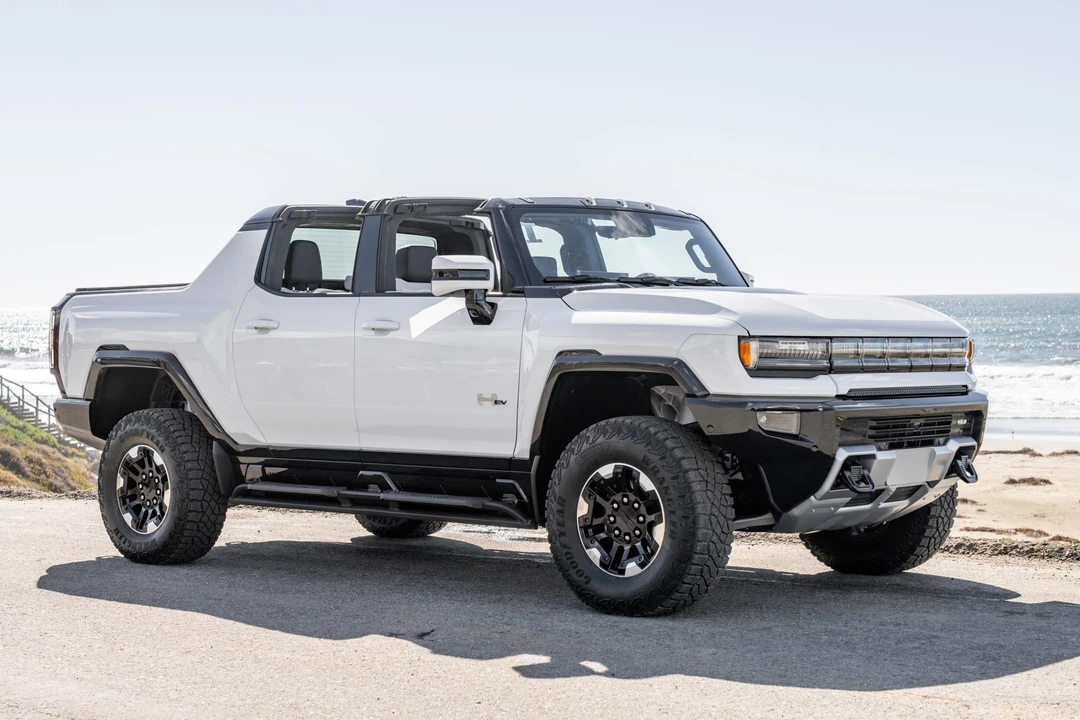 2022 GMC Hummer EV - Image 15 of 31