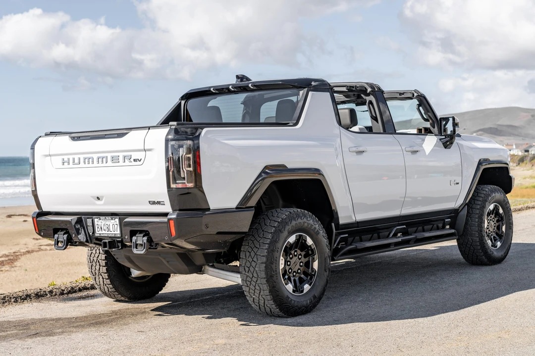 2022 GMC Hummer EV - Image 13 of 31