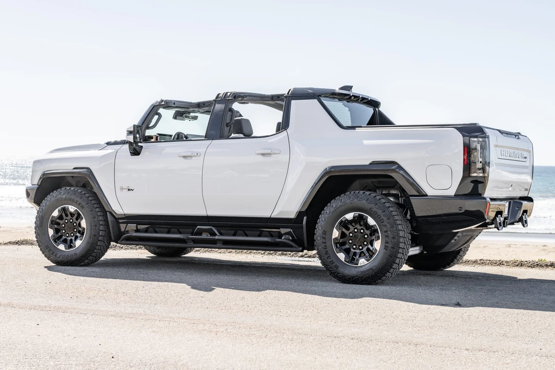 2022 GMC Hummer EV - Image 11 of 31